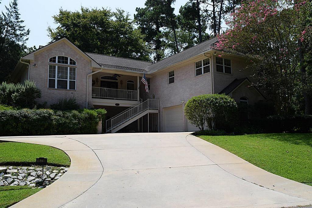 15720 Lakeway Dr - Photo 1