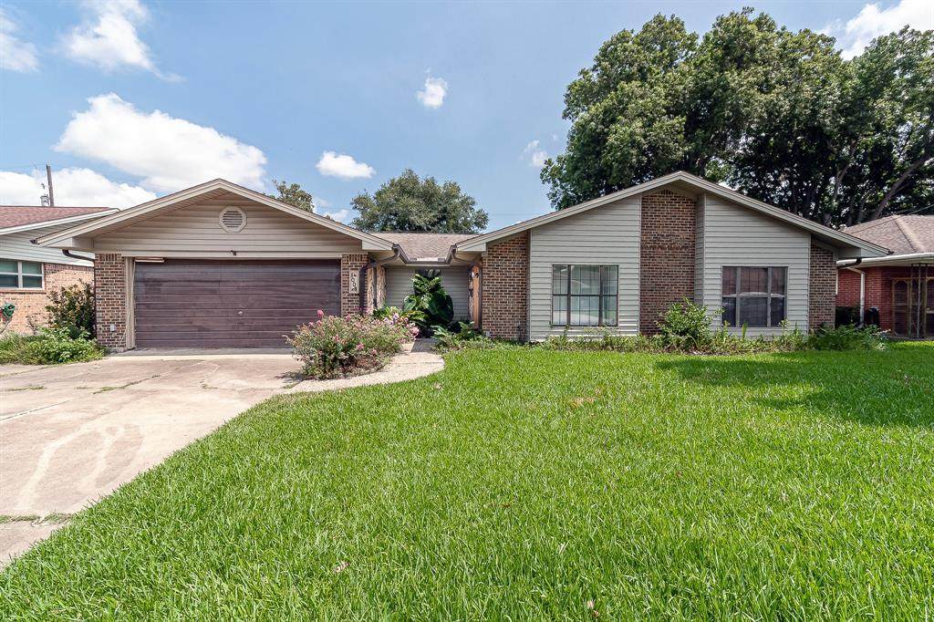 1008 Mimosa Drive - Photo 1