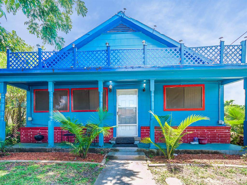 1423 Burbank Street - Photo 1