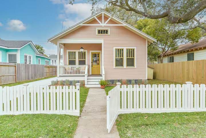 4616 Avenue O 1/2 - Photo 1