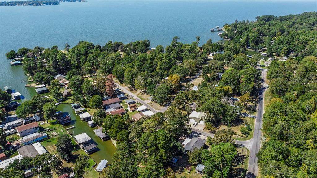 139 Circle Drive - Photo 1