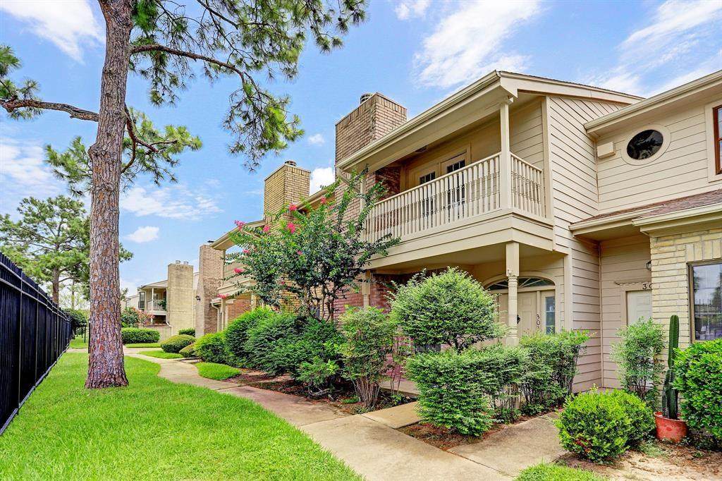 800 Country Place Drive - Photo 1
