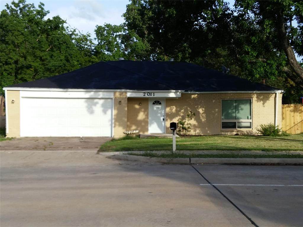 2011 5th Street - Photo 1