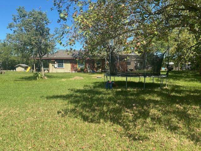 1033 Avenue L - Photo 1