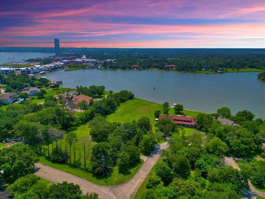 205 Lakeshore Drive - Photo 1