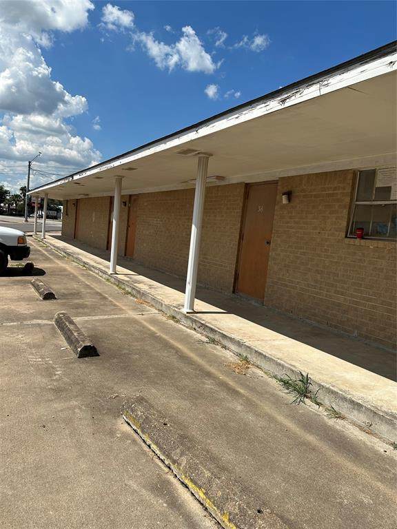 4602 Avenue H - Photo 1
