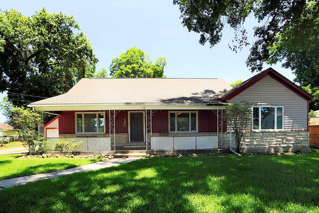 809 Joyce Street - Photo 1