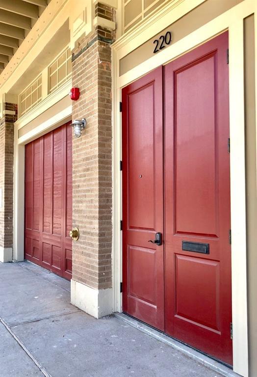 220 20th St - Photo 1