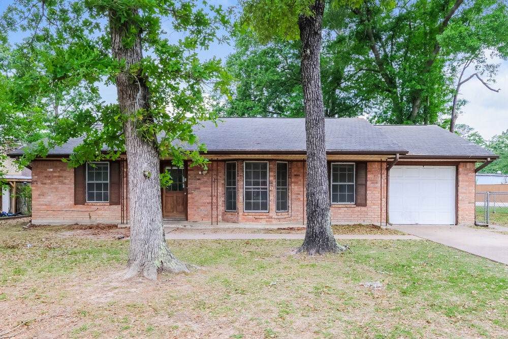 200 Montrose Circle - Photo 1