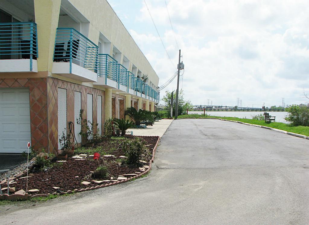 709 Gale Street - Photo 1