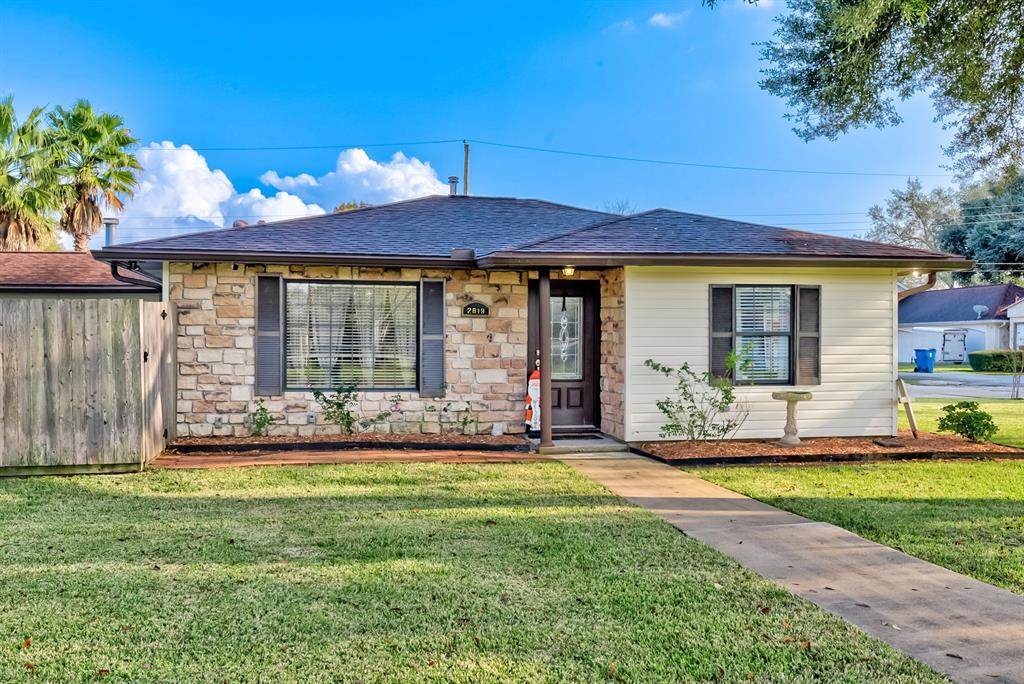 2819 Uvalde Avenue - Photo 1