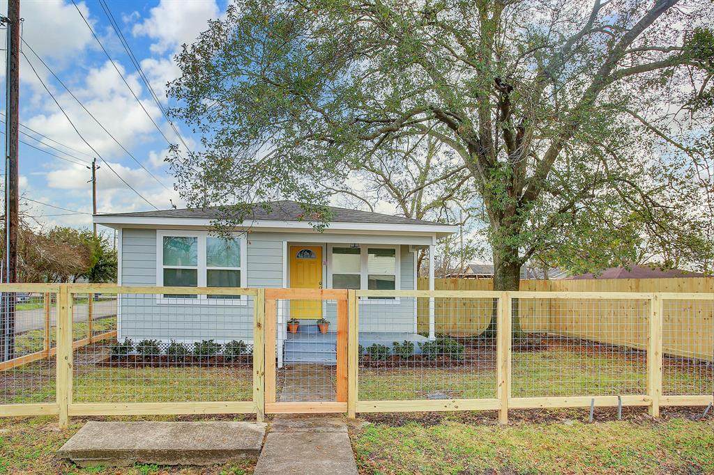 632 38th Street - Photo 1