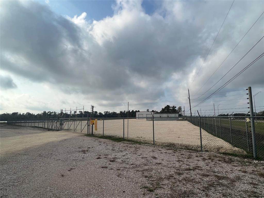 20220 Crosby Frwy - Photo 1