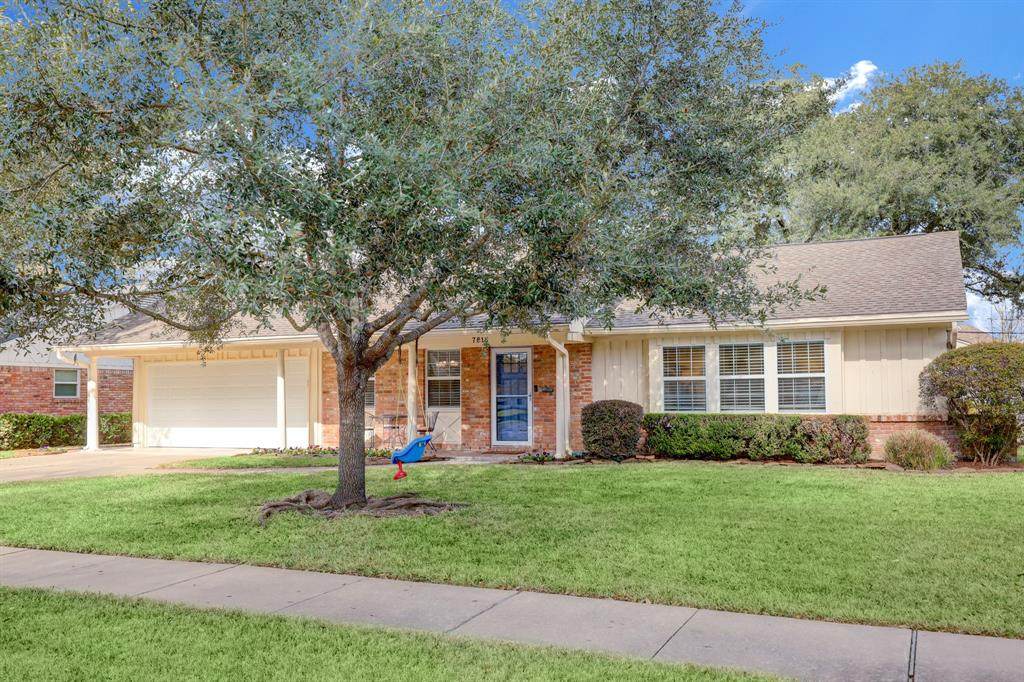 7818 Meadowvale Drive - Photo 1