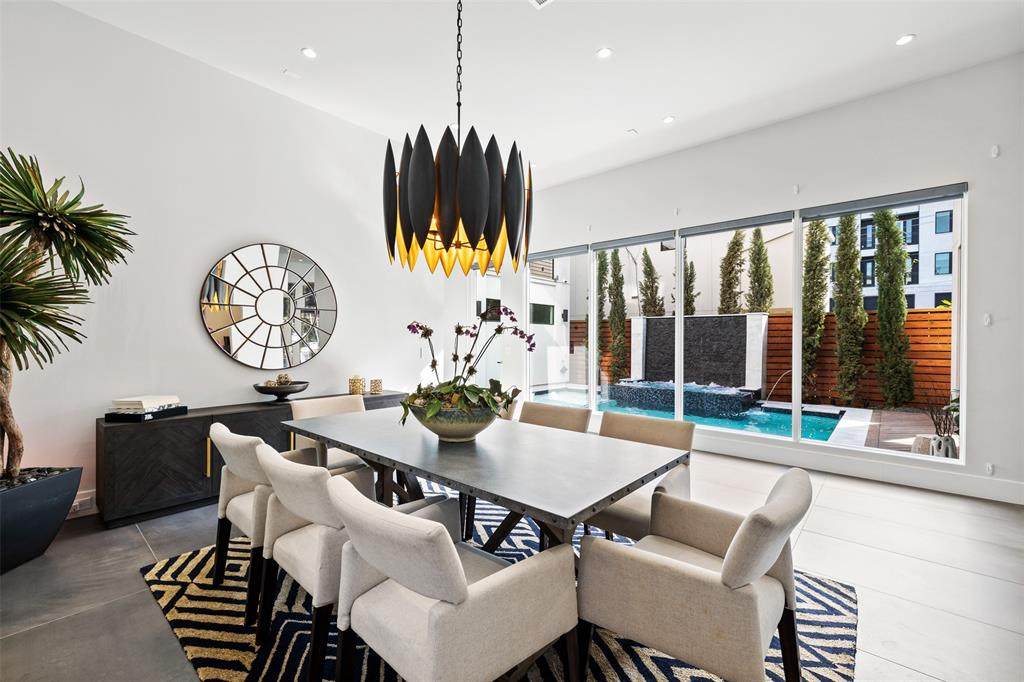 103 Roy - Photo 1