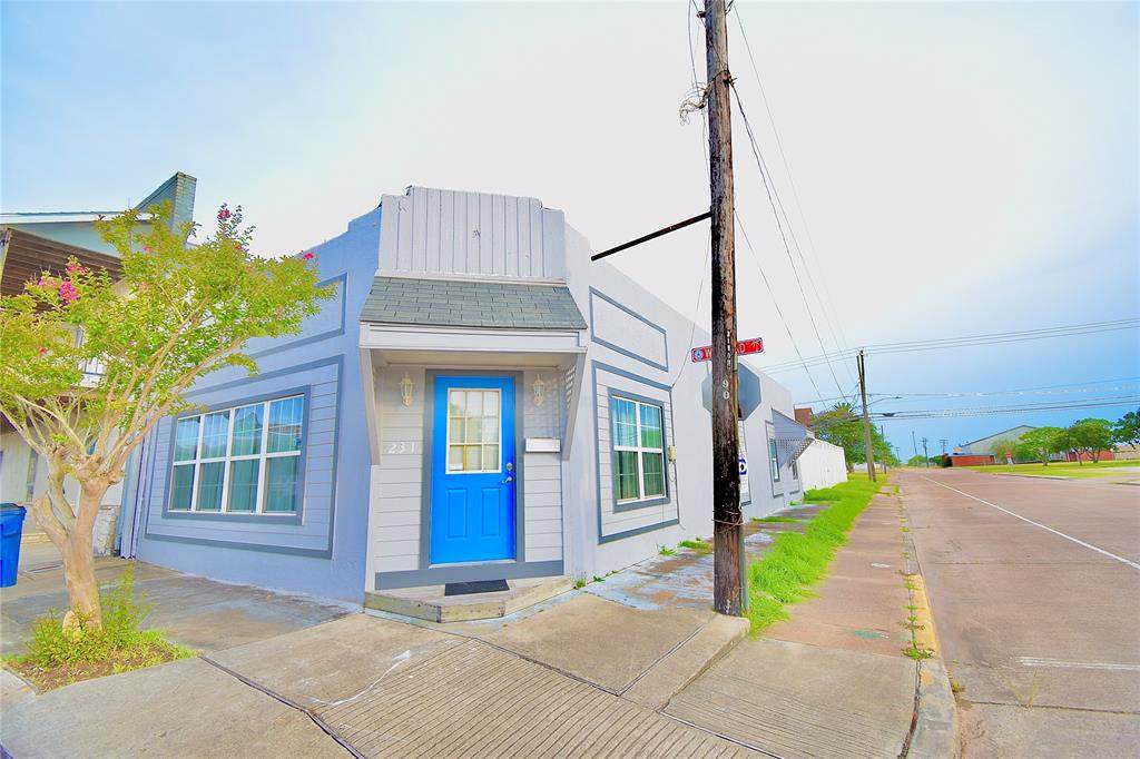 231 Broad - Photo 1