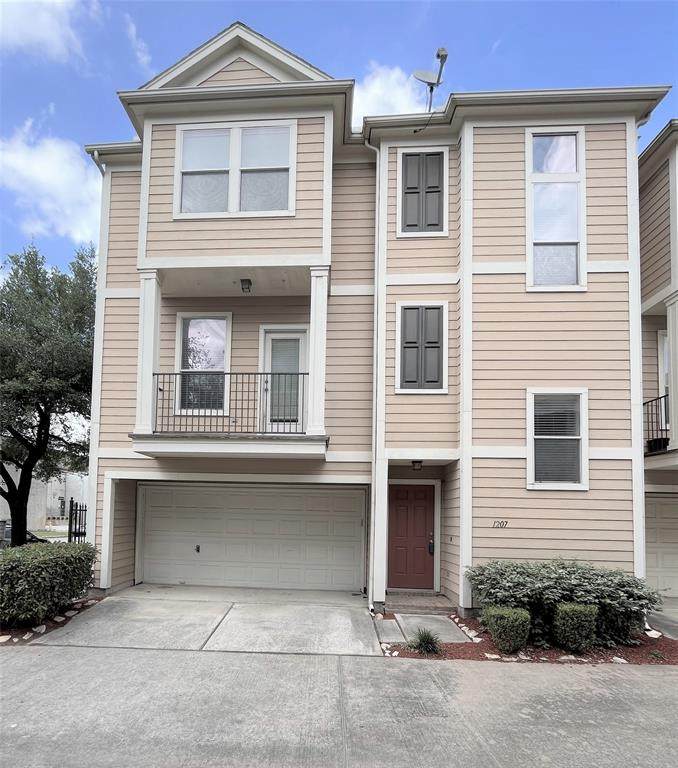 1207 Ennis Street - Photo 1