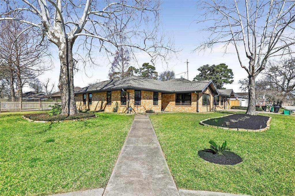 417 Avenue Of Oaks Street - Photo 1