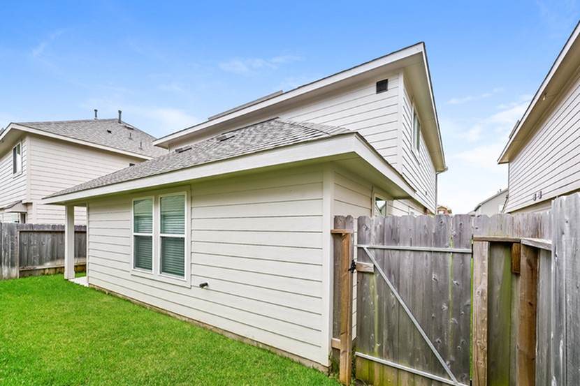 18522 Medway River - Photo 1
