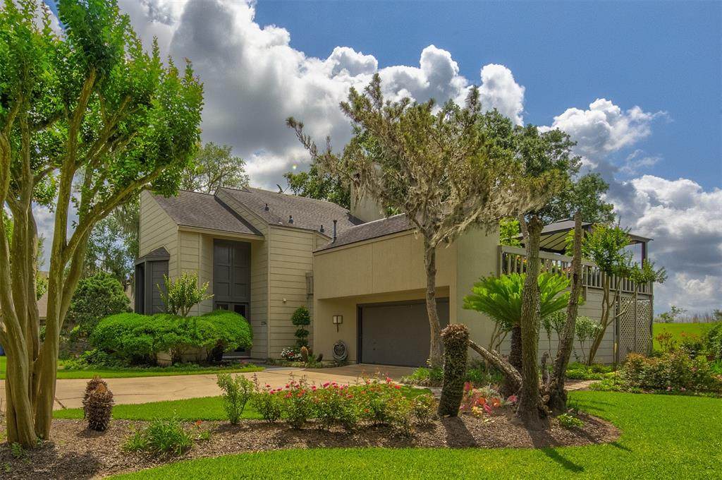 2194 Twin Lakes Blvd - Photo 1