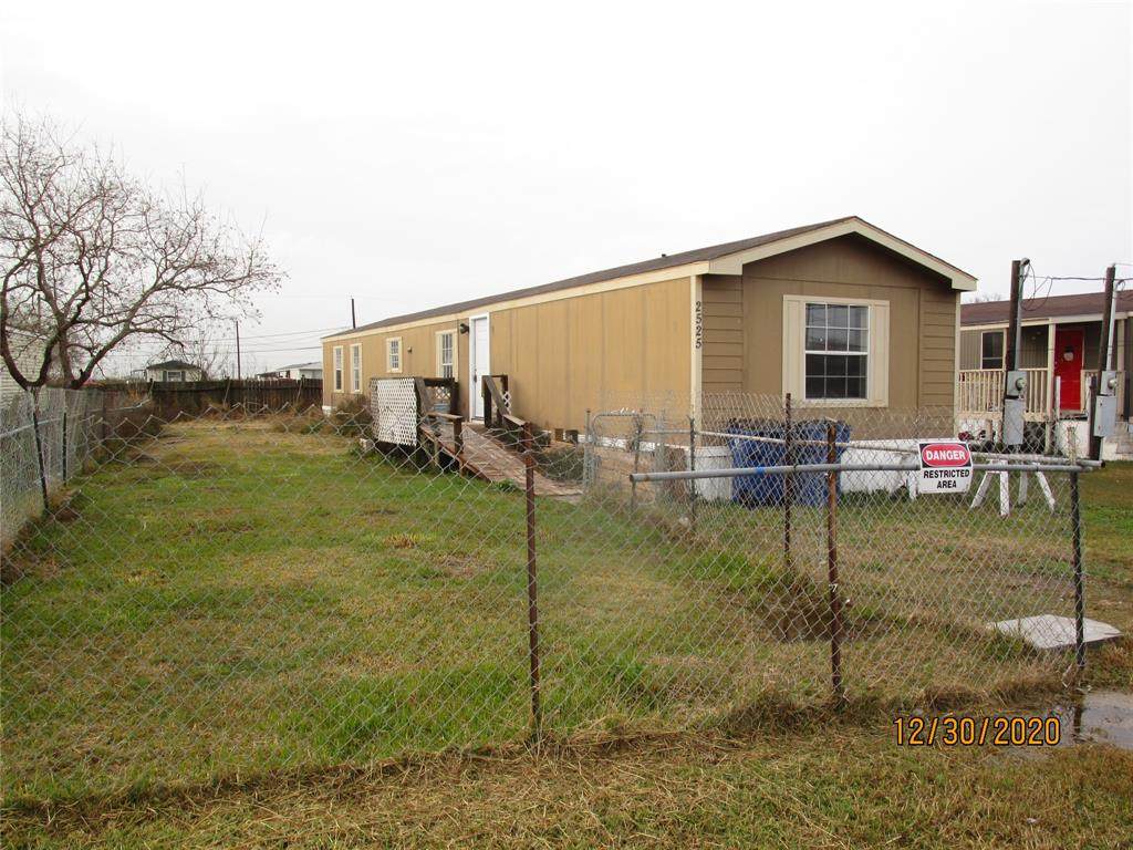 2525 Oyster Creek Bend - Photo 1