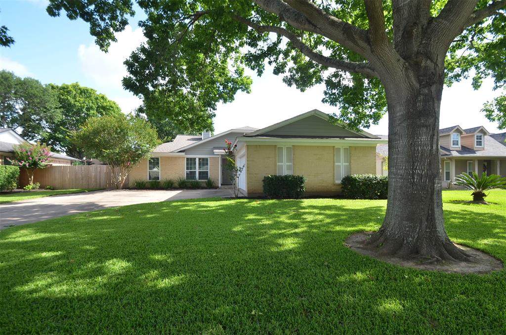2527 Parkway Avenue - Photo 1