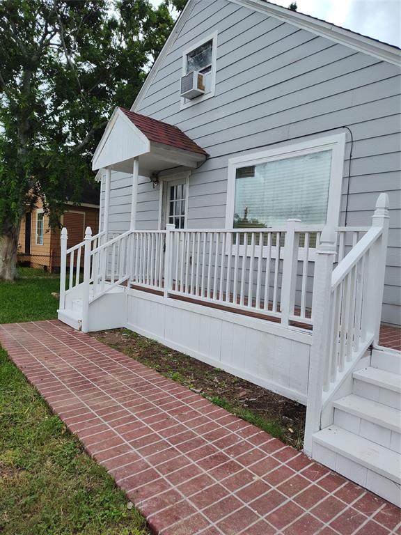527 6th Street - Photo 1