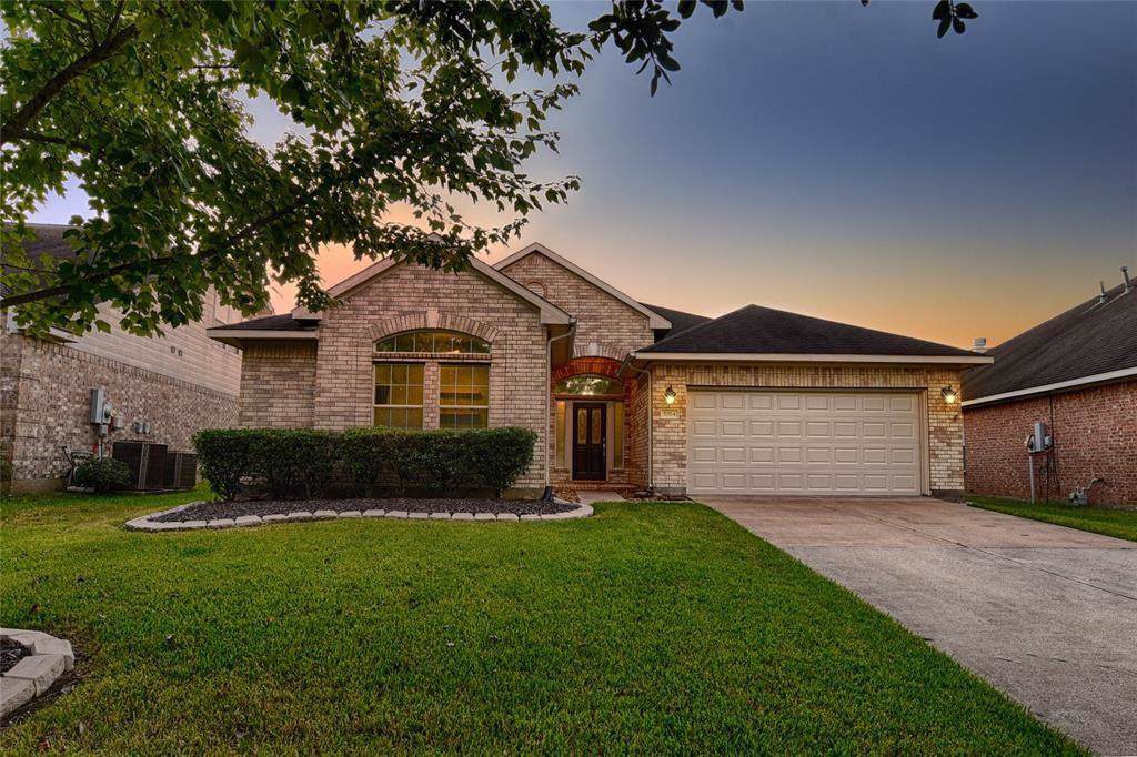 5704 Shady Hollow Court - Photo 1