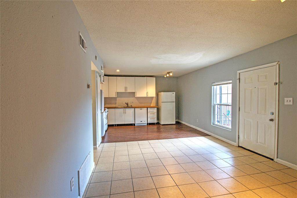 935 Byrne Street - Photo 1