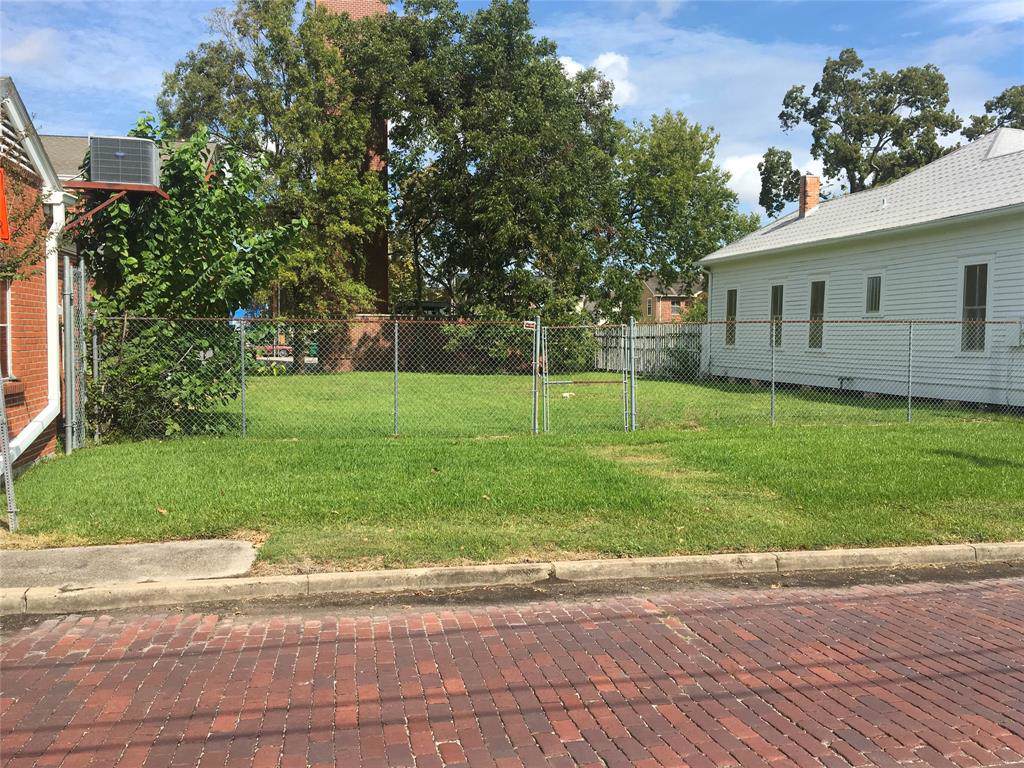 1318 Andrews Street - Photo 1