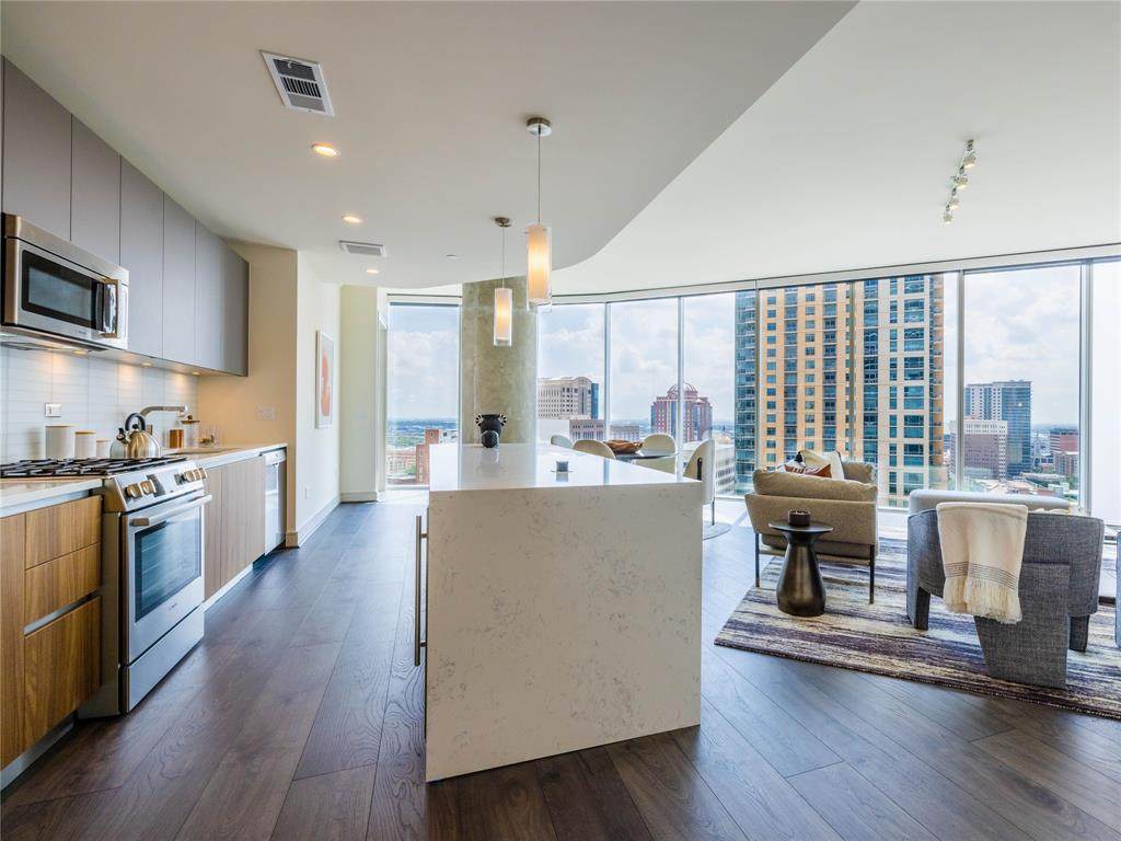 414 Milam - Photo 1