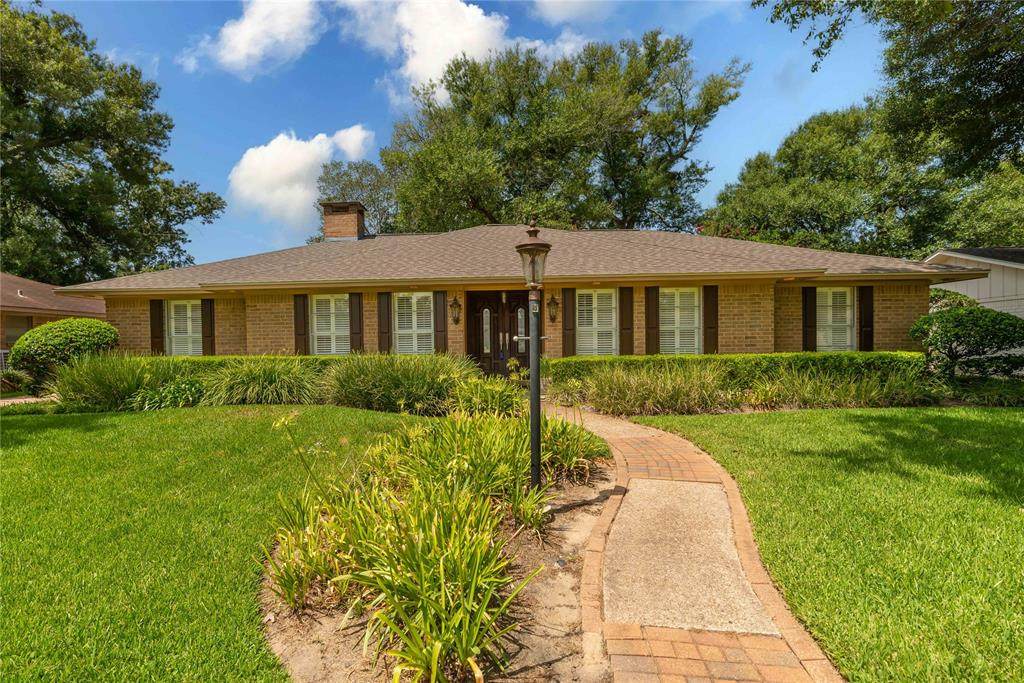 945 Elaine Drive - Photo 1