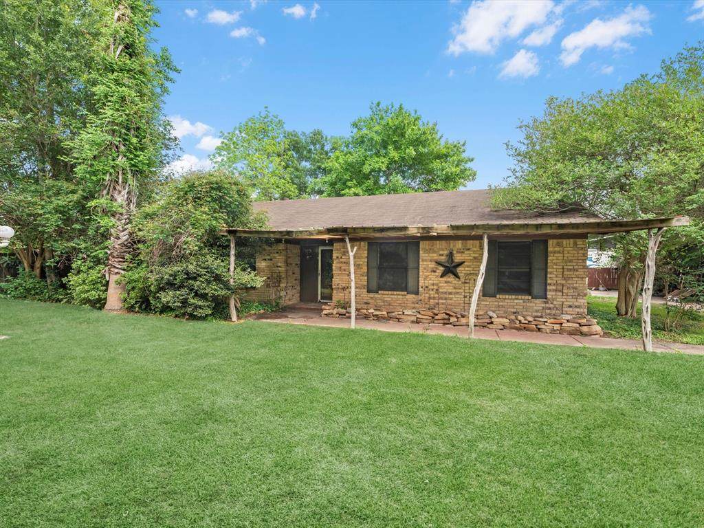 106 Hillside Drive - Photo 1