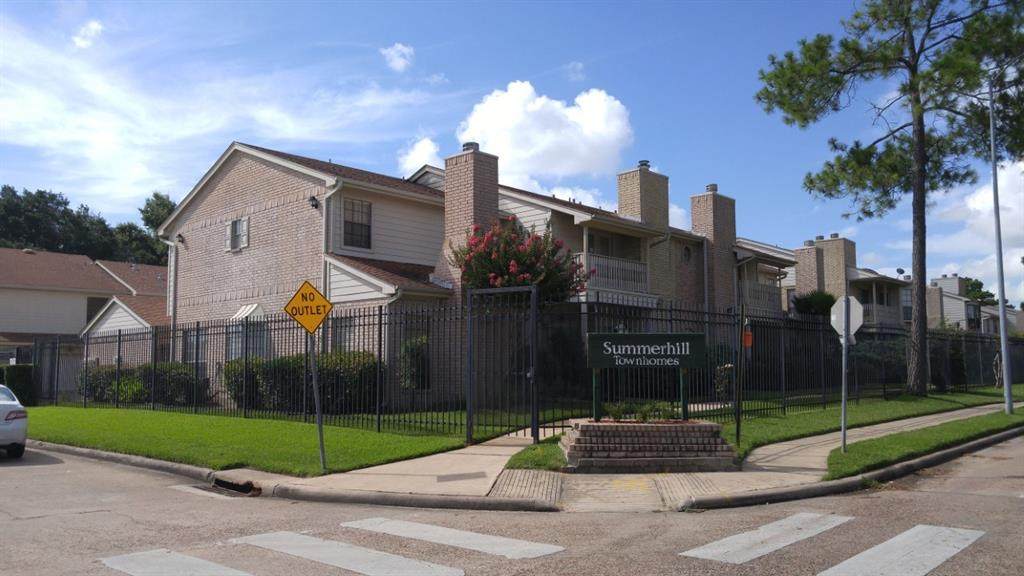 736 Country Place Drive - Photo 1