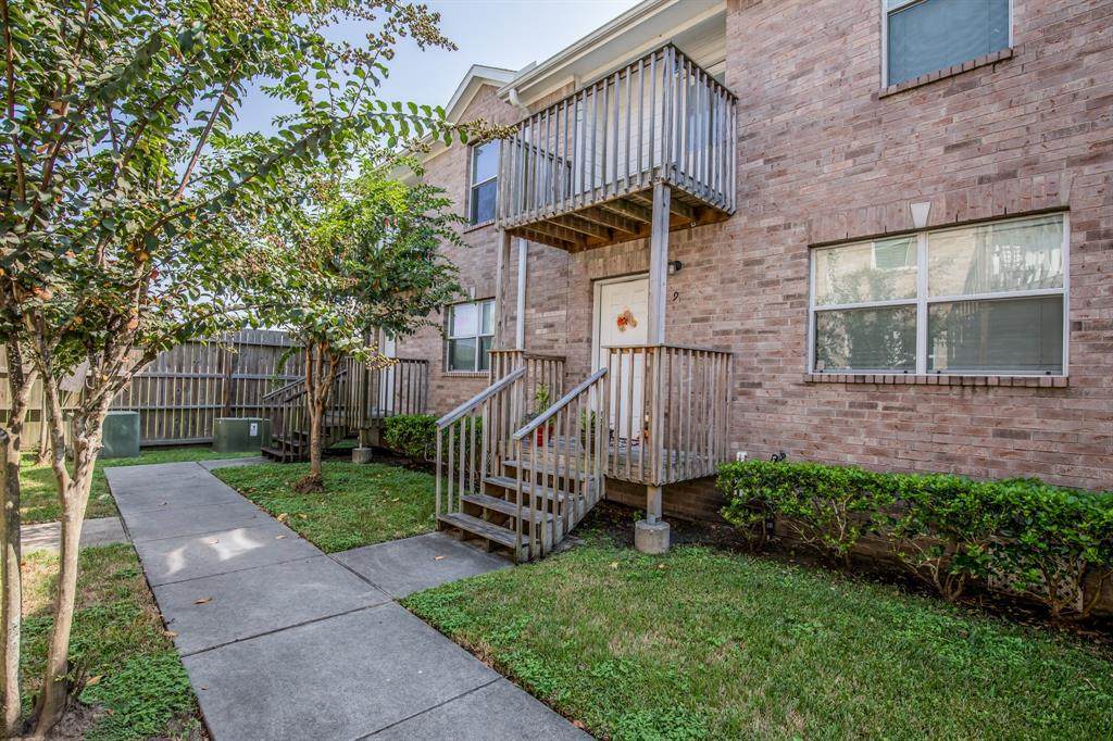 11905 Algonquin Drive - Photo 1