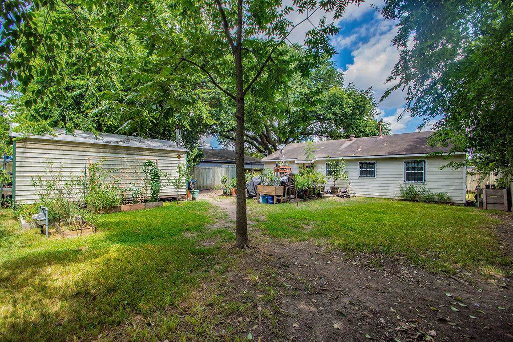 6609 43rd Street - Photo 1