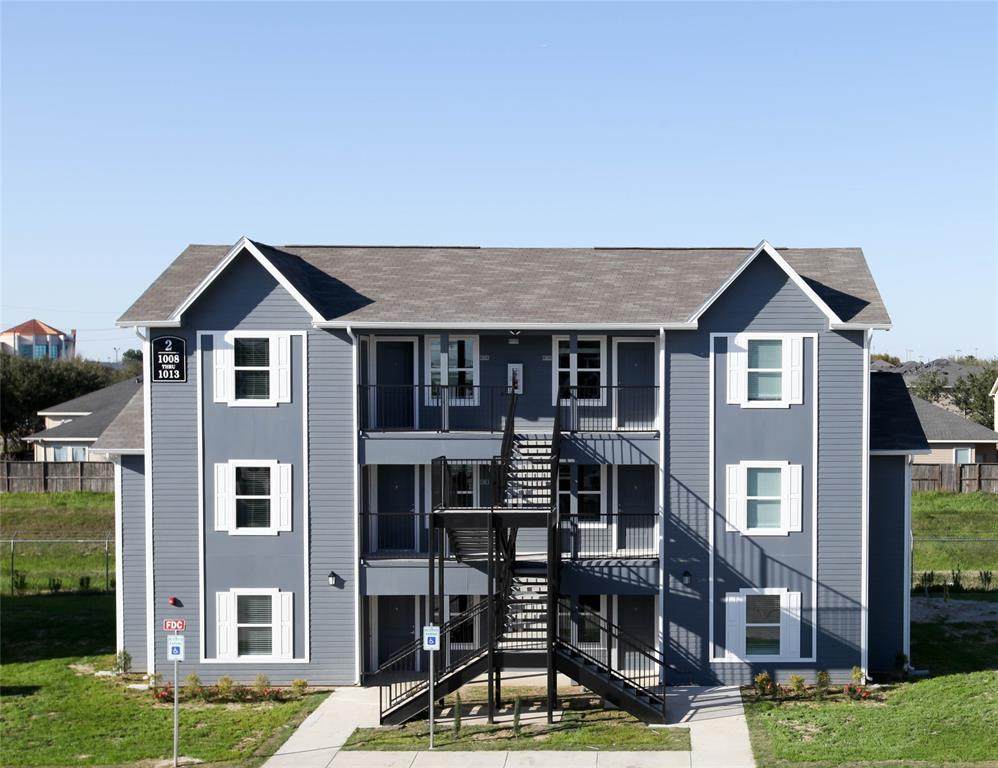 5212 Queenston Boulevard - Photo 1