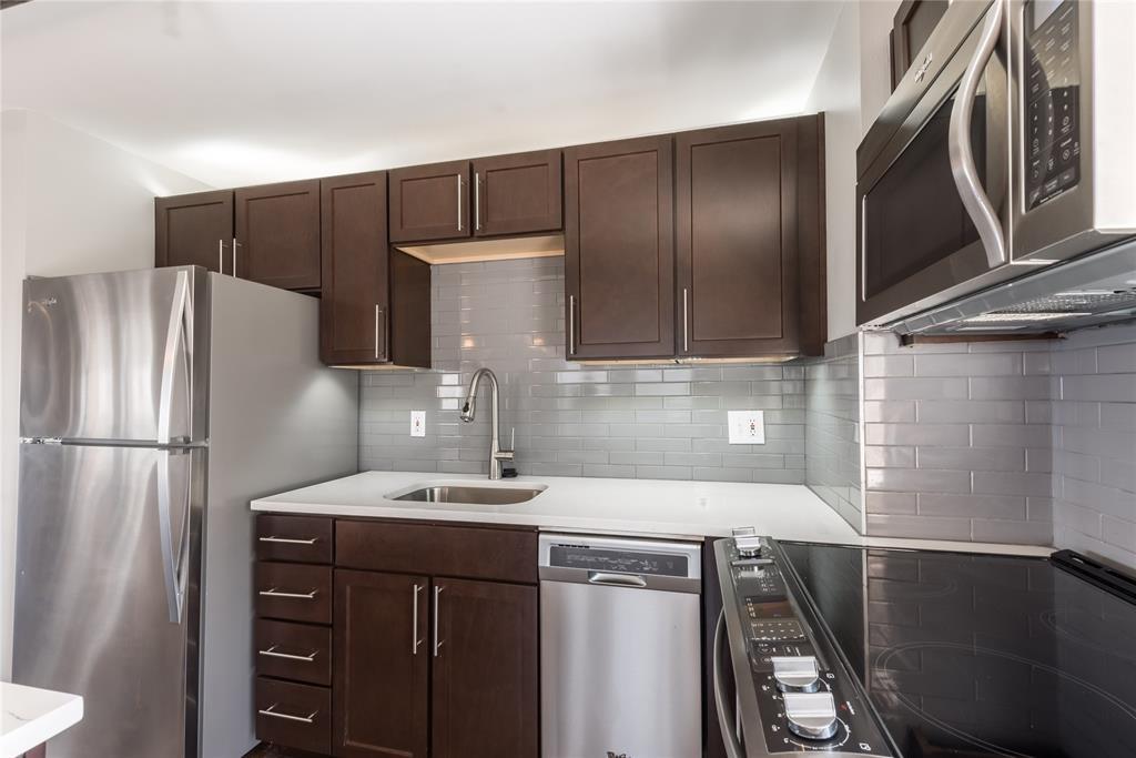 909 Texas Avenue - Photo 1