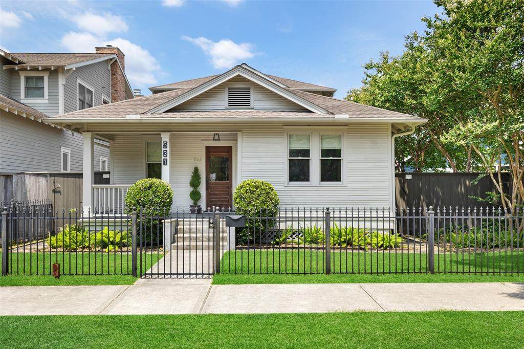 531 Oxford Street - Photo 1