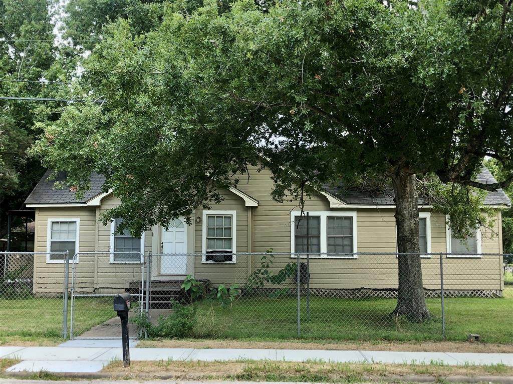 733 Cedar Street - Photo 1