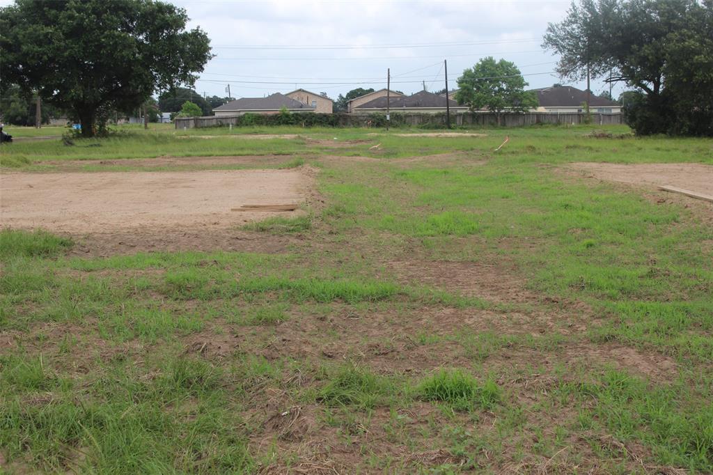 2109 8th Street - Photo 1