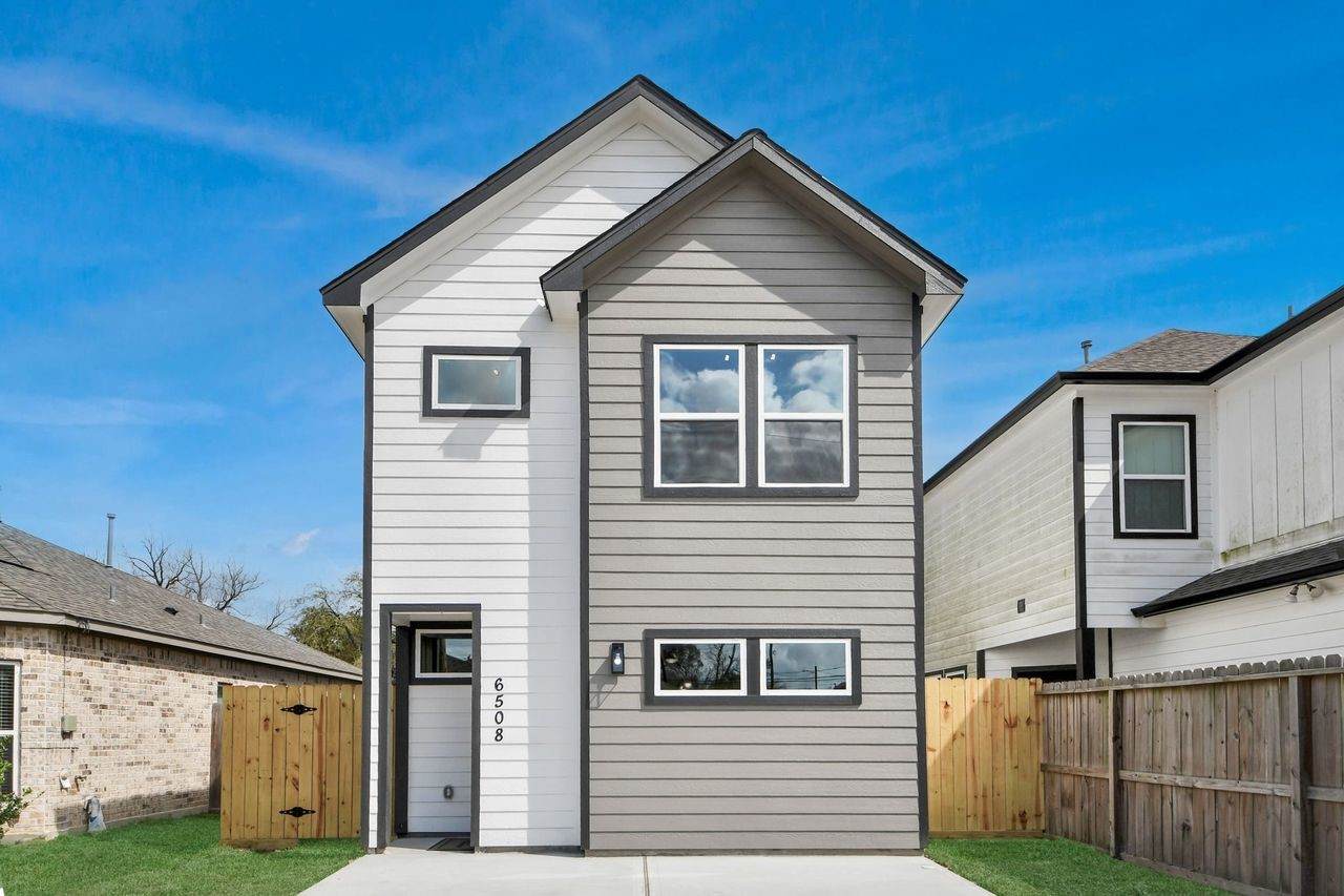 4406 Larkspur Avenue - Photo 1