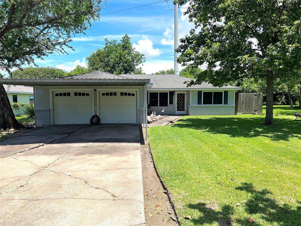 107 Queens Court - Photo 1