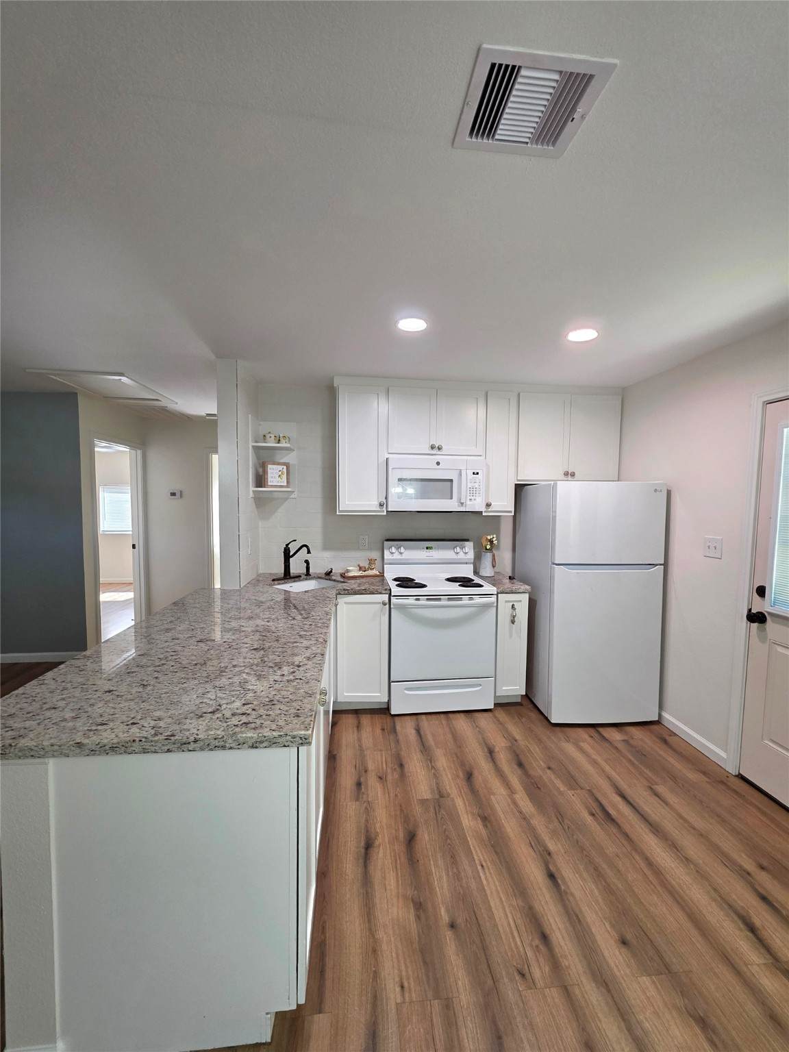 5422 Pine Avenue - Photo 1