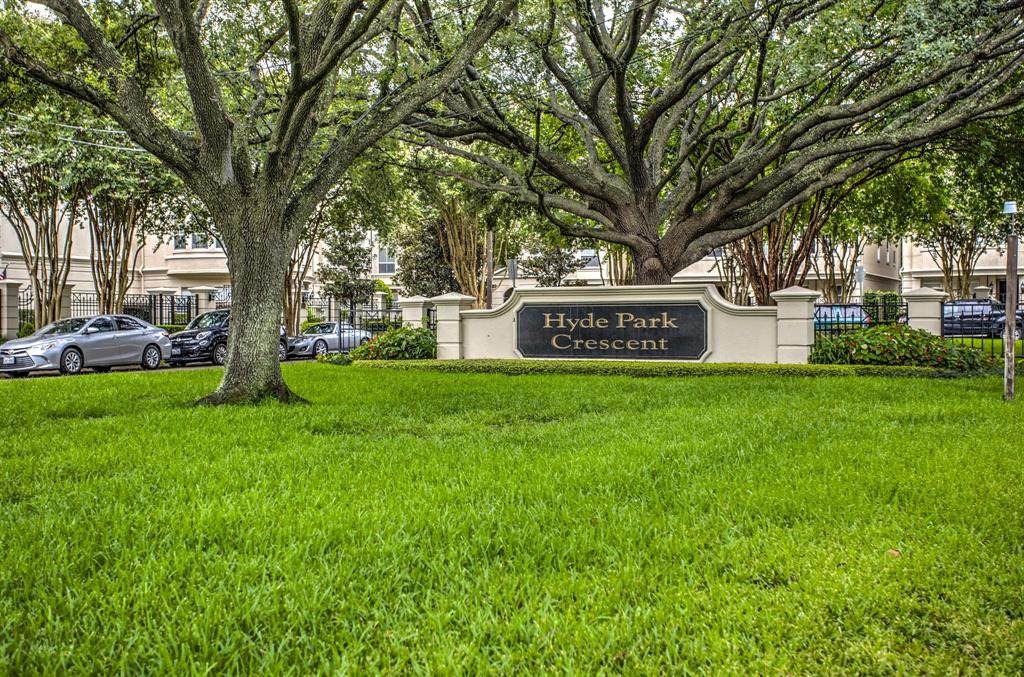 1515 Hyde Park Boulevard - Photo 1