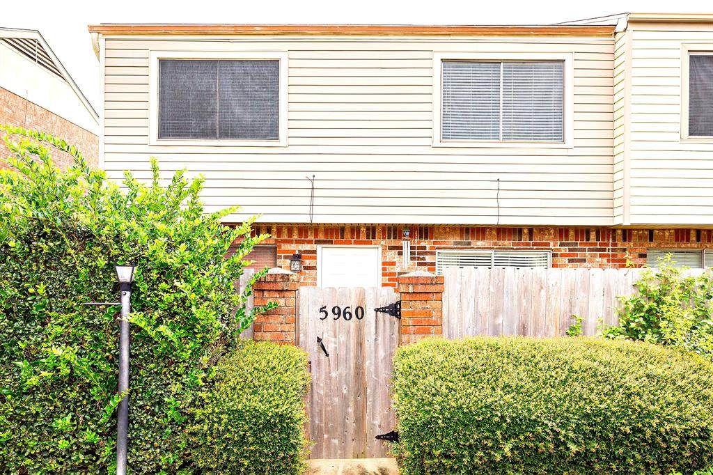 5960 Fairmeadow St - Photo 1