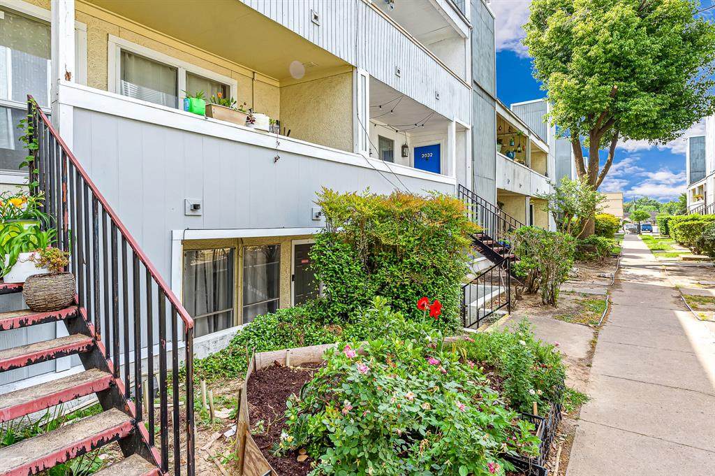 781 Country Place Drive - Photo 1