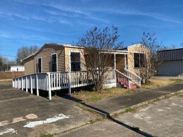 205 Highway Boulevard - Photo 1