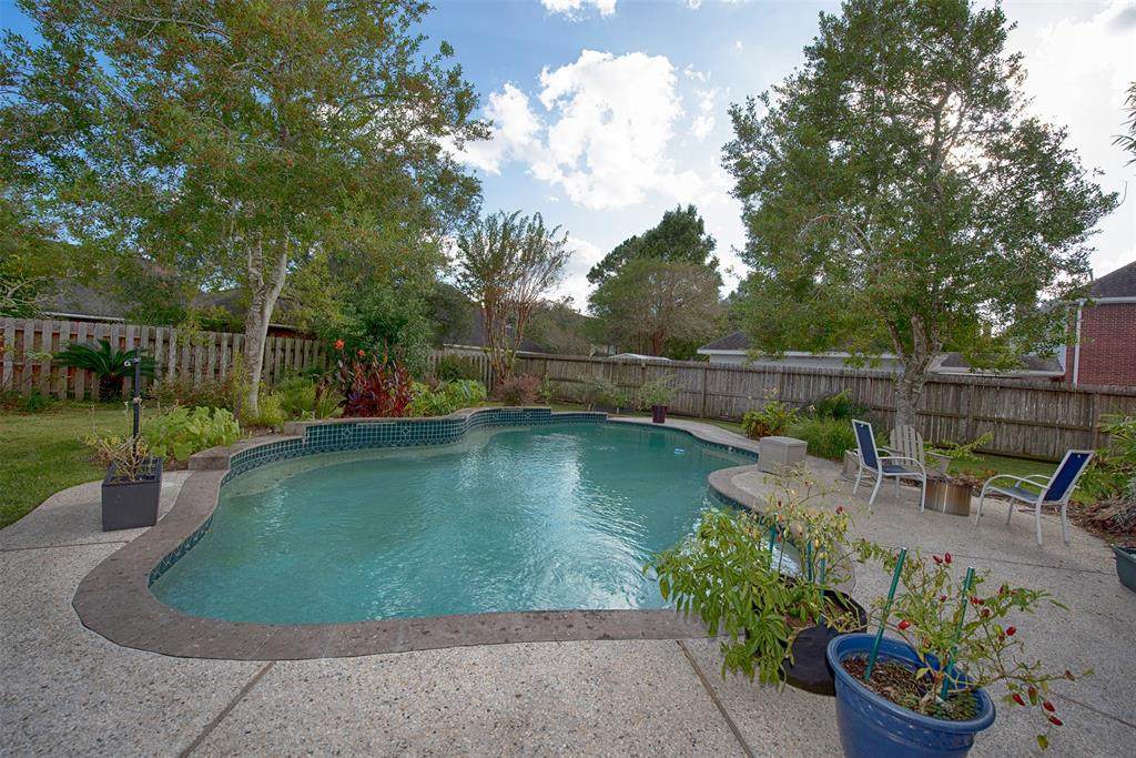 301 Lakeview Circle - Photo 1