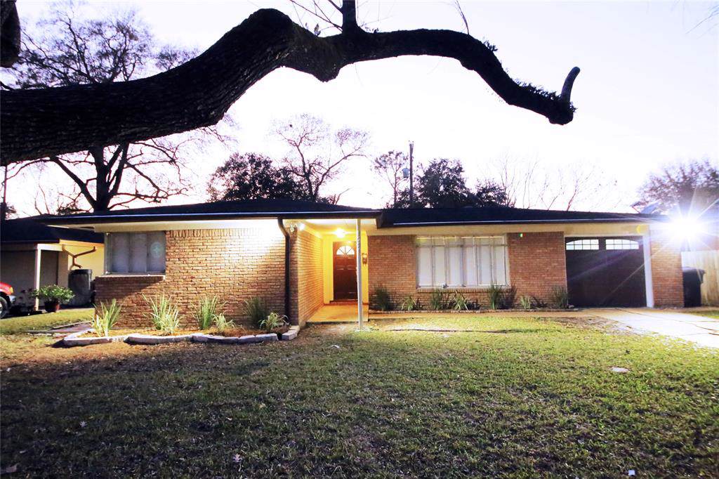 8726 Bob White Drive - Photo 1